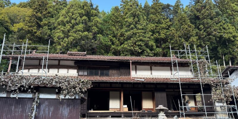 古民家の移築工事をしています